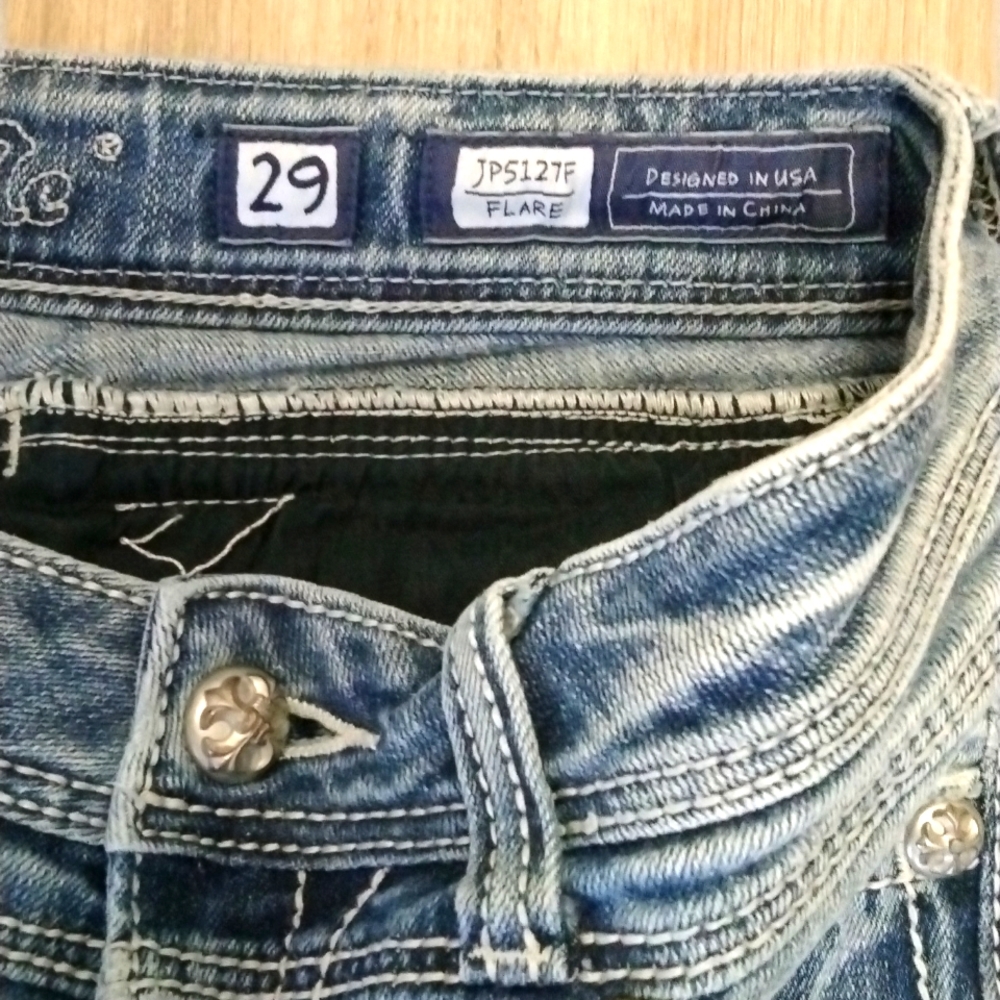 MISS ME- Twisted Inseam Distressed Flare Jeans Size 29 - Picture 4 of 5